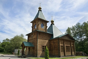 Написаны иконы в Деисусный ряд